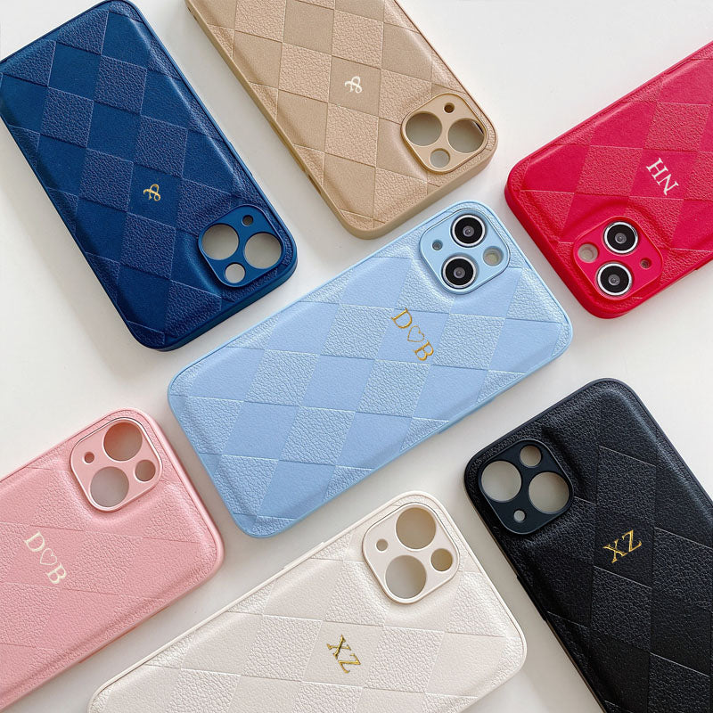 Personalisierte Luxus Leder iPhone Hülle für Apple iPhone 17/17 Air, 16/16e, 15, 14, 13 Pro Max Plus | Name, Initialen, Symbolen & Zahlen | Individuelles Case mit Gravur | MagSafe kompatibles Cover mit Kameraschutz & Echtleder